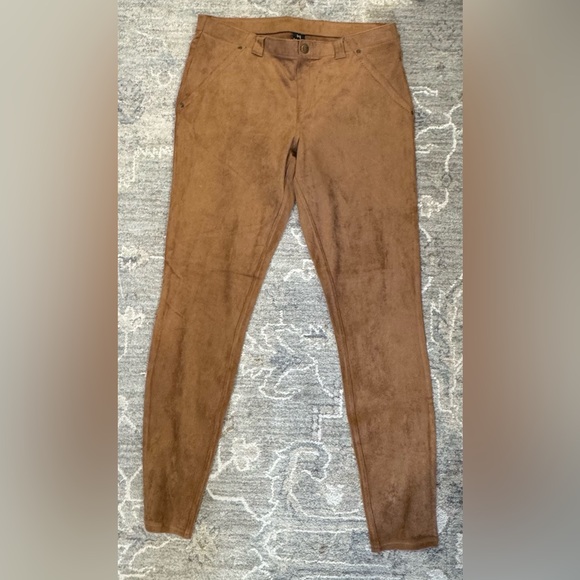 HUE Other - HUE sz MED Tan Suede-Style Leggings/Jeggings